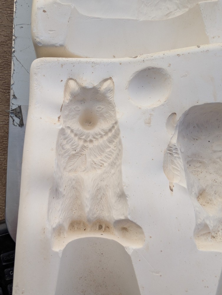 Bison And Wolf? Vintage Slip Casting Ceramic Mold