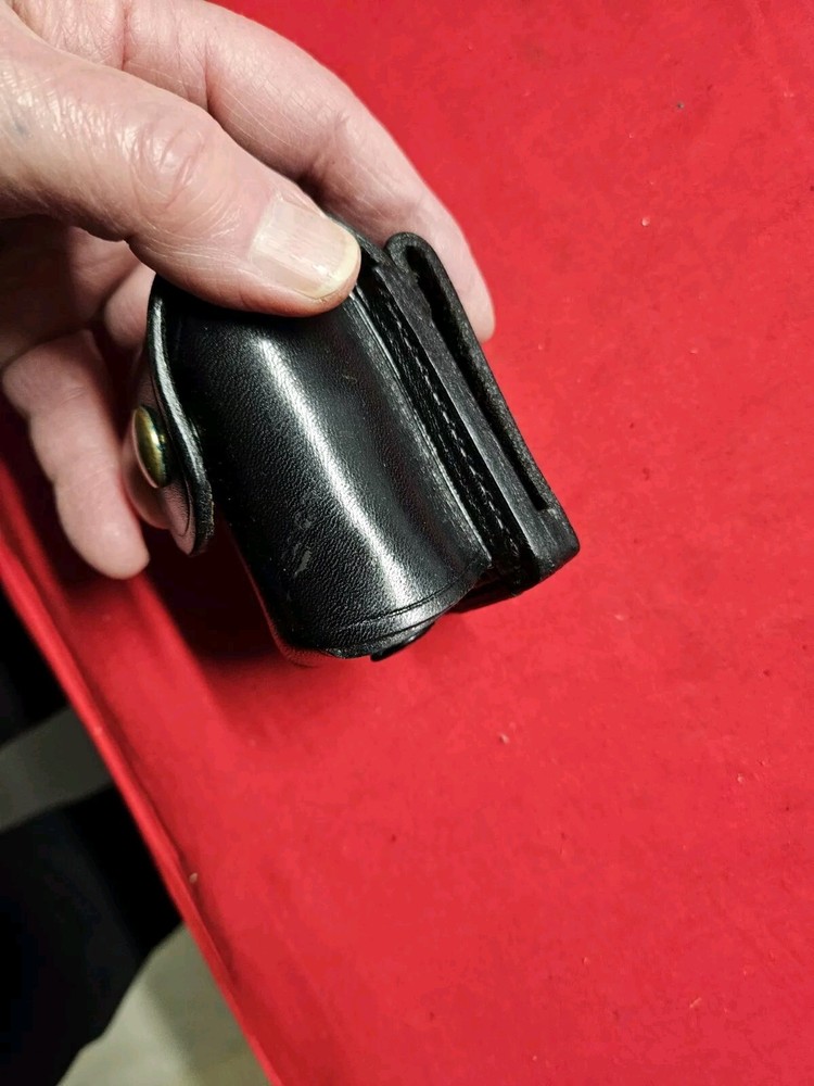 Police 38 Special Speedloader Black Leather Pouch.