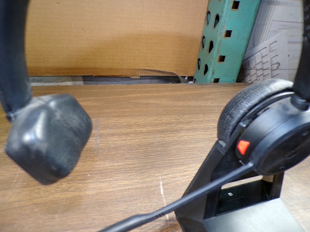 Poly Savi 7220 Office Wireless Headset System