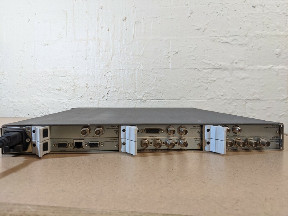 BITLINK Professional HDTV Decoder / Digital Vision Type DVM-1RU 120V-60Hz 1A