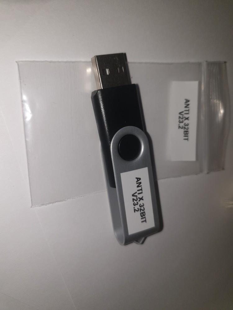 Linux antiX V23.2, 32-bit, Bootable Live and Install USB Flash Drive
