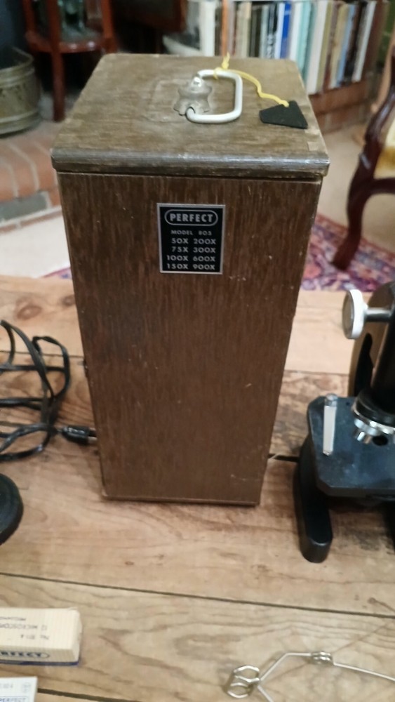 VINTAGE PERFECT MICROSCOPE MODEL 805 WITH ACCESSORIES