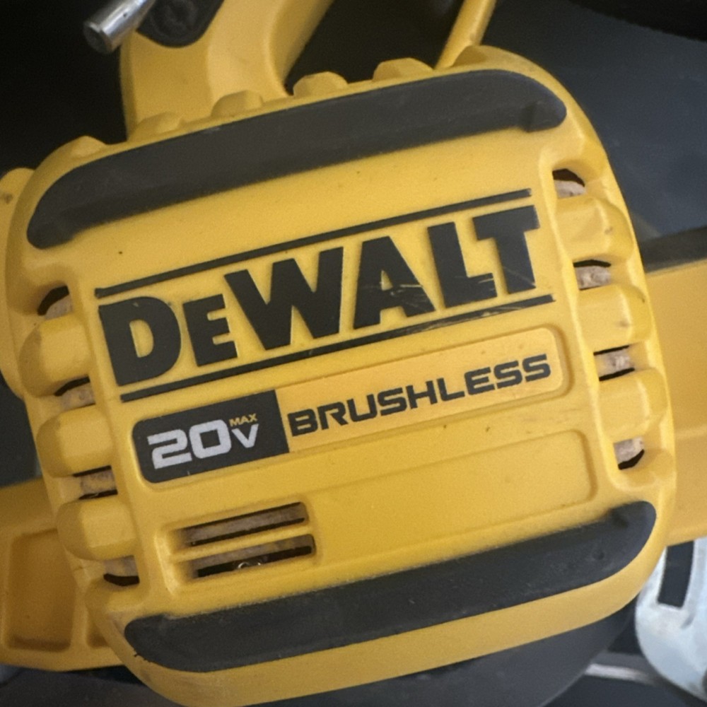 DEWALT 20V FLEXVOLT ADVANTAGE Brushless Cordless Circular Saw