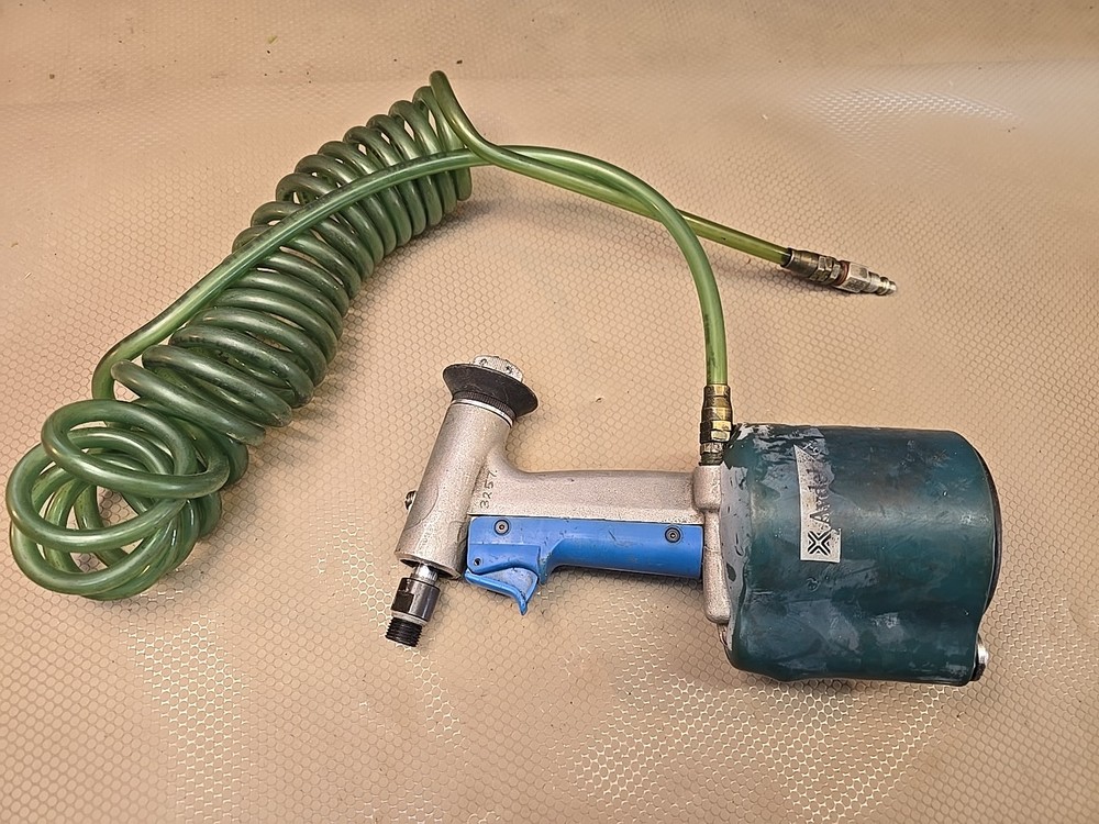 Avdel 0764 Hydro-Pneumatic Rivet Tool 70 psi 1506 lb Pulling Force