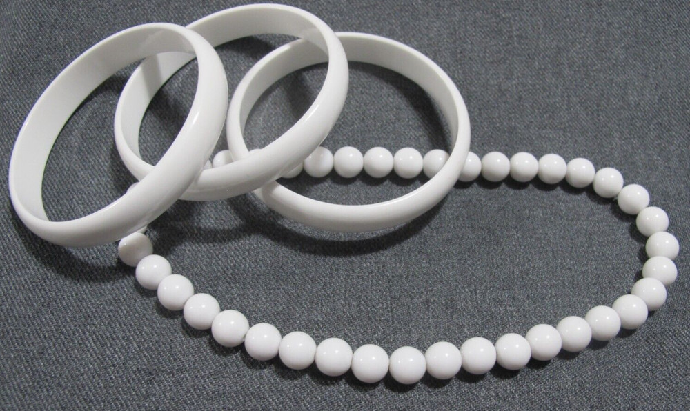Vintage white plastic 3 bracelet bangles + elastic breaded collar necklace