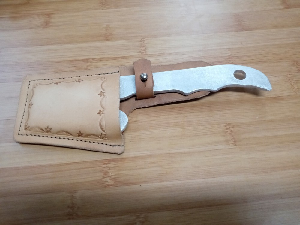 Ear Tag Removal Tool with Left Hand Sheath