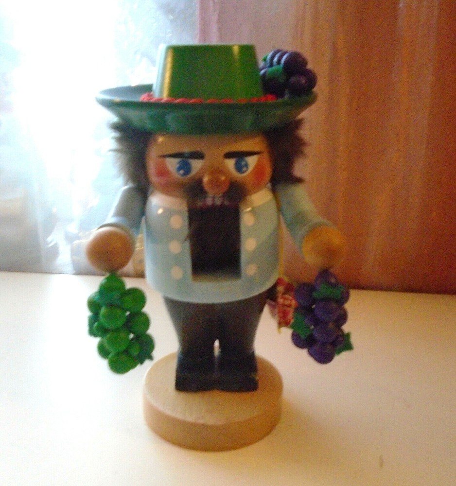Steinbach Wine Maker With Grapes 10"  Chubby Troll Size Nutcracker