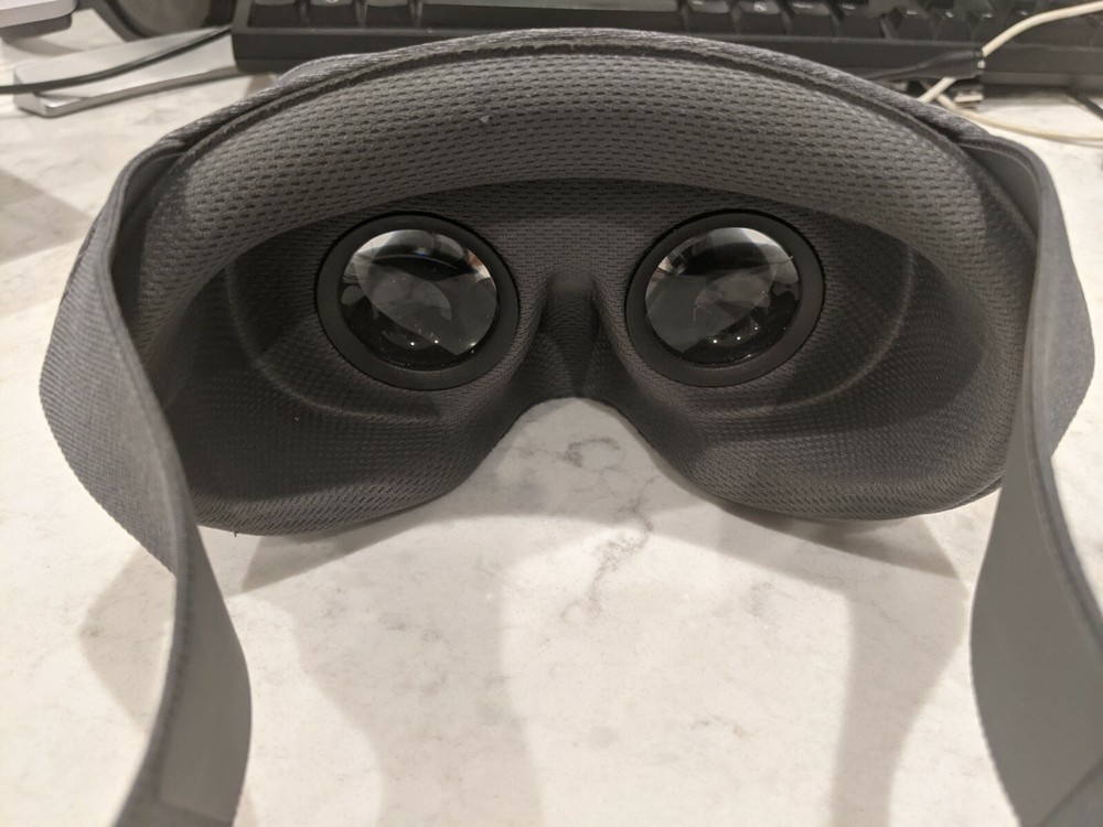 Google Daydream View VR Headset - Slate 1st Generation - Original Box