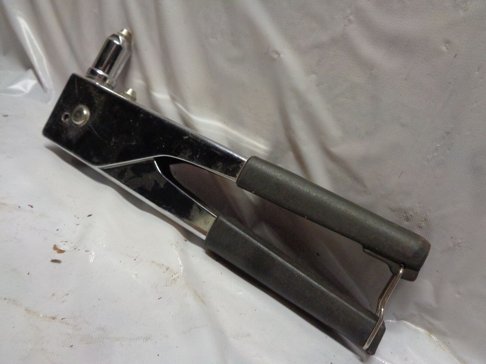 Black & Decker 9740 Heavy Duty Riveter Tool for Blind Pop Rivets