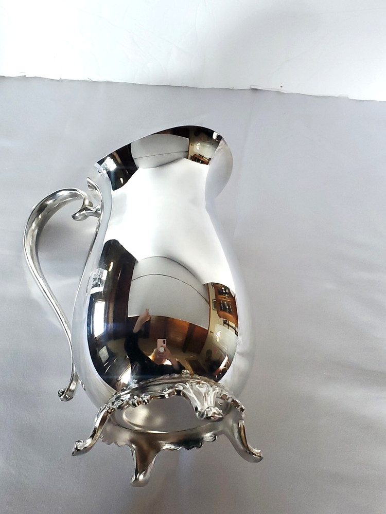 FB ROGERS SILVERPLATE FOOTED WATER PITCHER w/ ICE LIP 8 CUPS