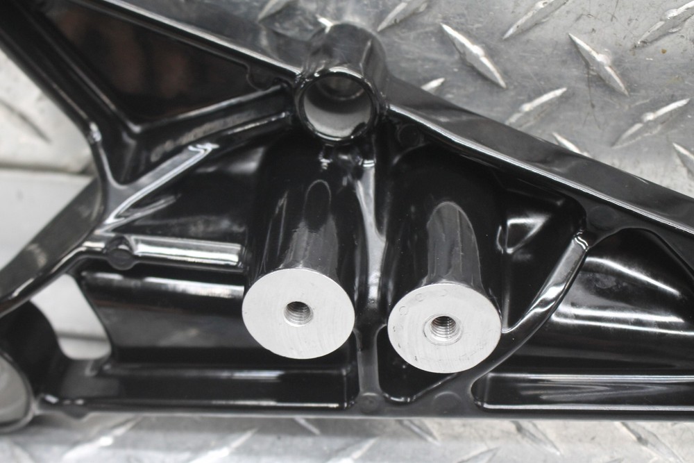 2017 INDIAN SCOUT SIXTY BLACK MUFFLER EXHAUST PIPE BRACKET MOUNT