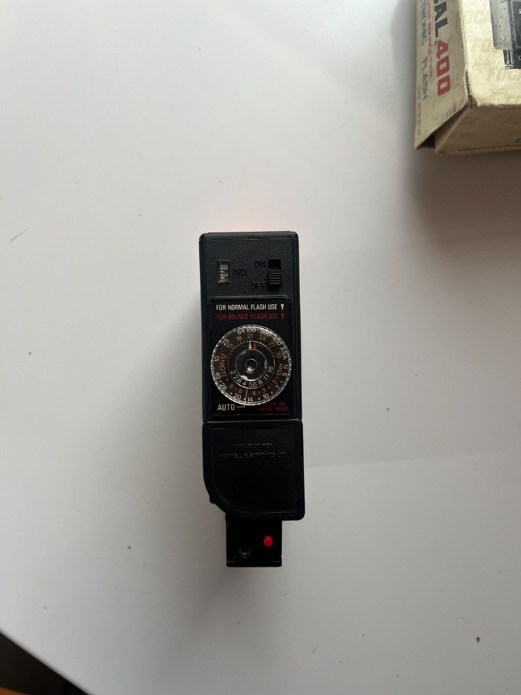 Focal 400-T Thyristor Bounce Flash shoe mount