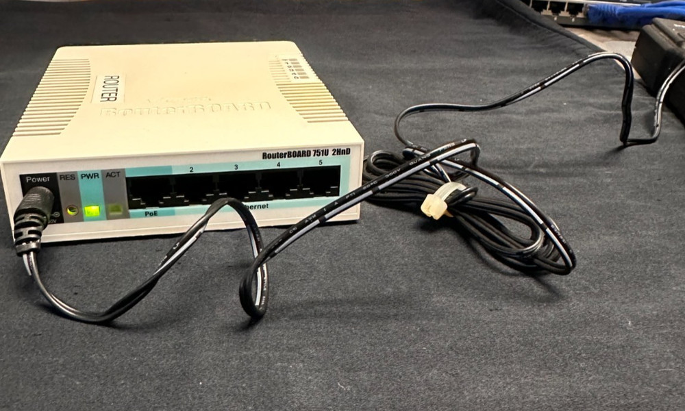 Mikrotik 751U-2HnD