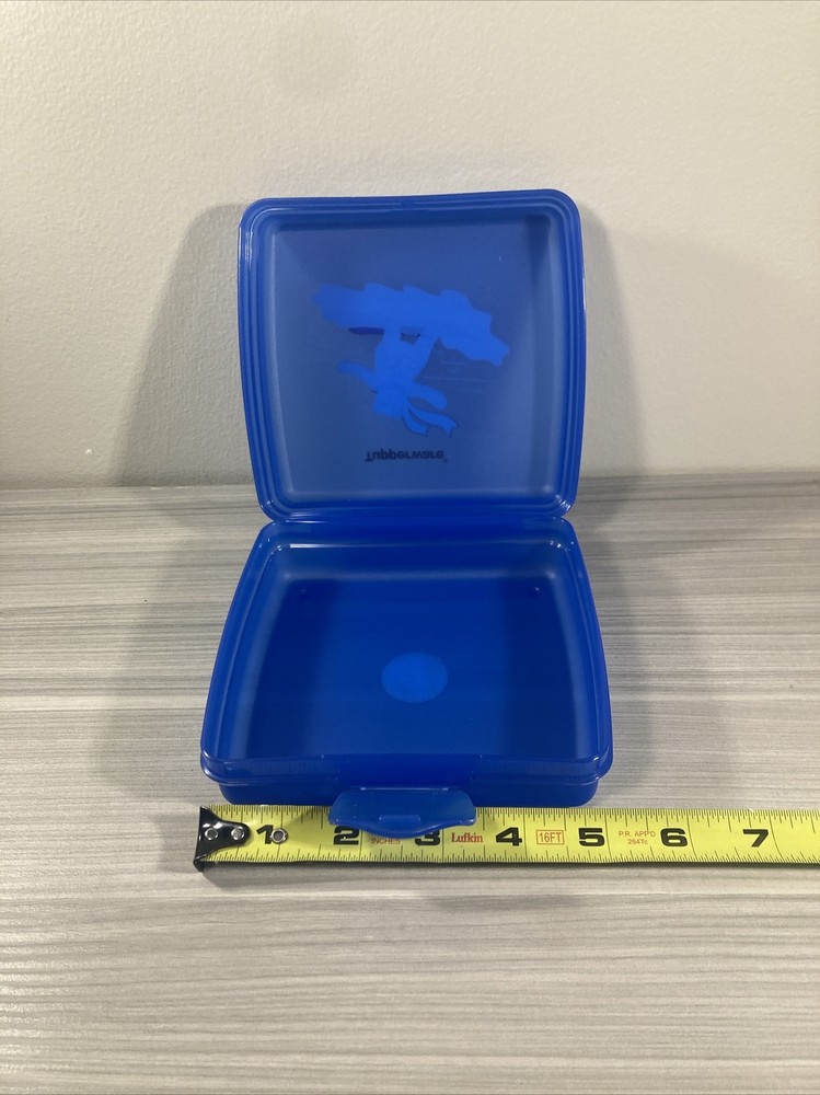 Tupperware Polar Bear Sandwich Keeper New!