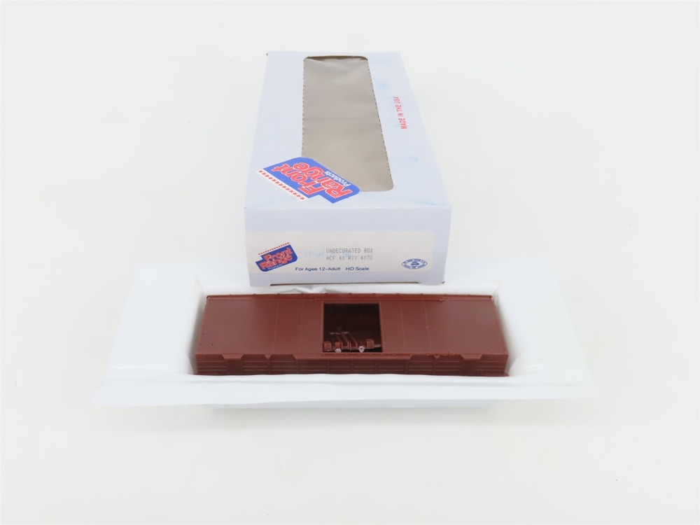 HO Scale Front Range Kit #4070 Undecorated 40' Single Door Box Car