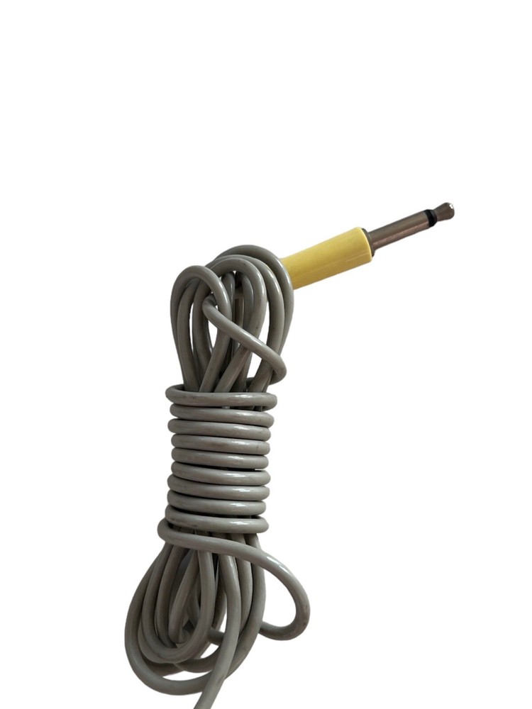 Vintage DYNAMIC MICROPHONE WM-2006H/20K On Stand