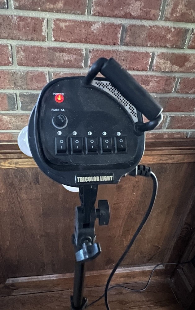 Two Lightweight Tripod Stand with 5 separate lights