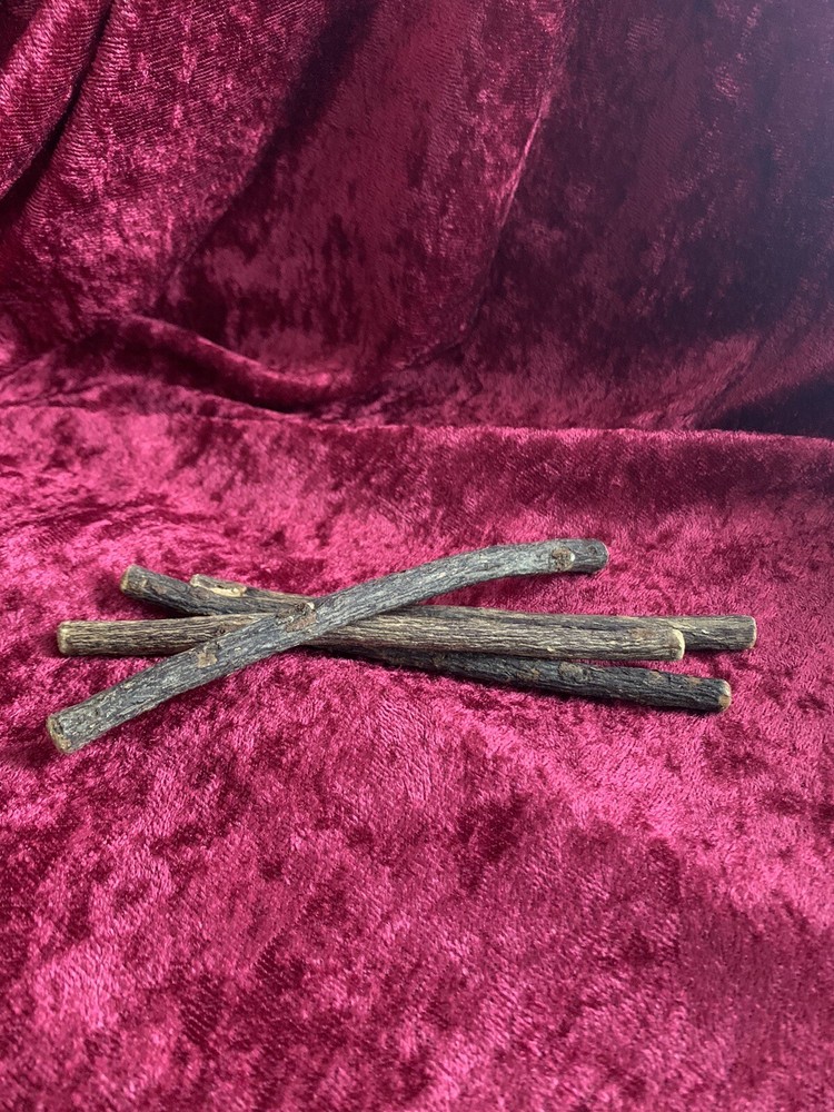 African Chew Sticks- Licorice Root Sticks 6”