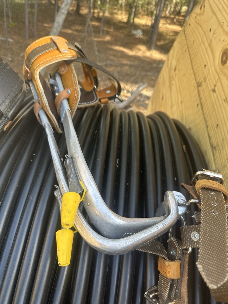 Lineman Climbing Belt And Hooks