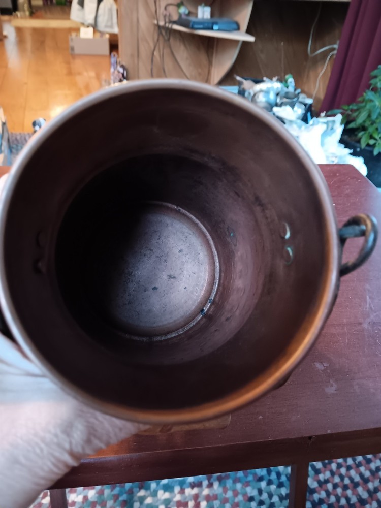 DECORATIVE COPPER POT W/ HANDLE. 1338