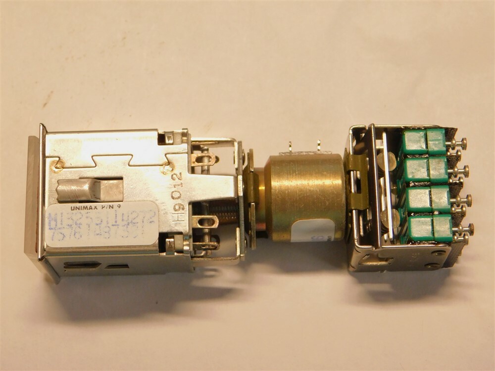 LPB Unimax Series 9 28V 4PDT Green&Blue Illuminated Momentary Pushbutton Switch