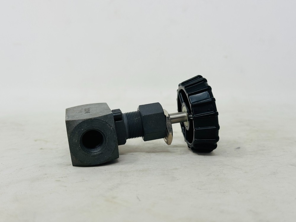 Hoke 4820-21-871-8083 Flow Control Golbe Valve Black Open Box