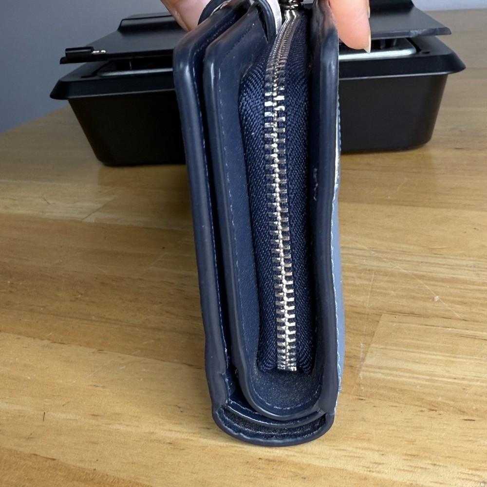 KATE SPADE Medium Bifold Wallet Colorblock Blue White Navy EUC Read