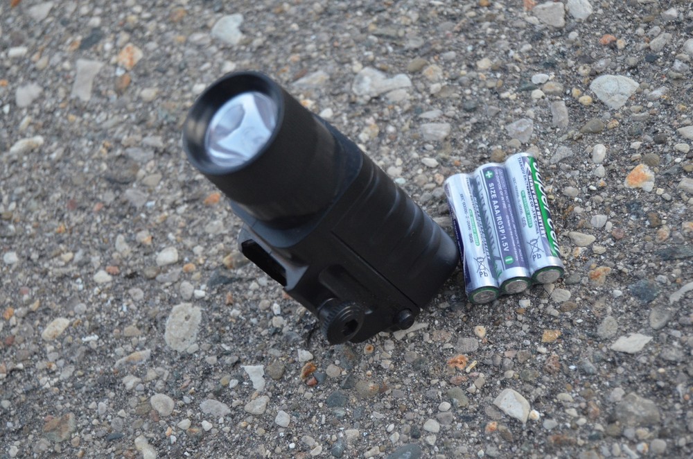 Flashlight for Double Eagle M82/M83/M85 Electric Airsoft Gun Plus Free Battery