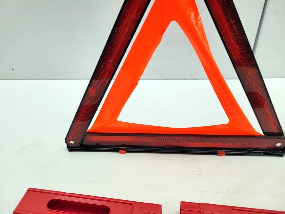 EMERGENCY WARNING HAZARD TRIANGLE 8T0860251 AUDI A6 C7 2013