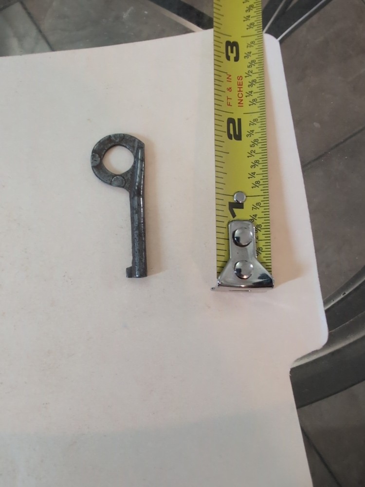 Vintage Steamer Dispenser Case Key Flat skeleton