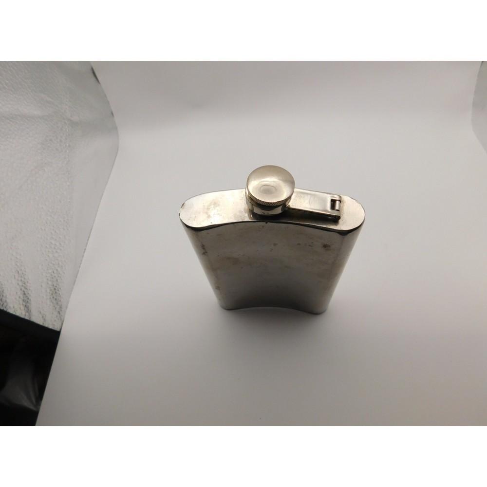 Igloo 8 oz Hip Flask Unused