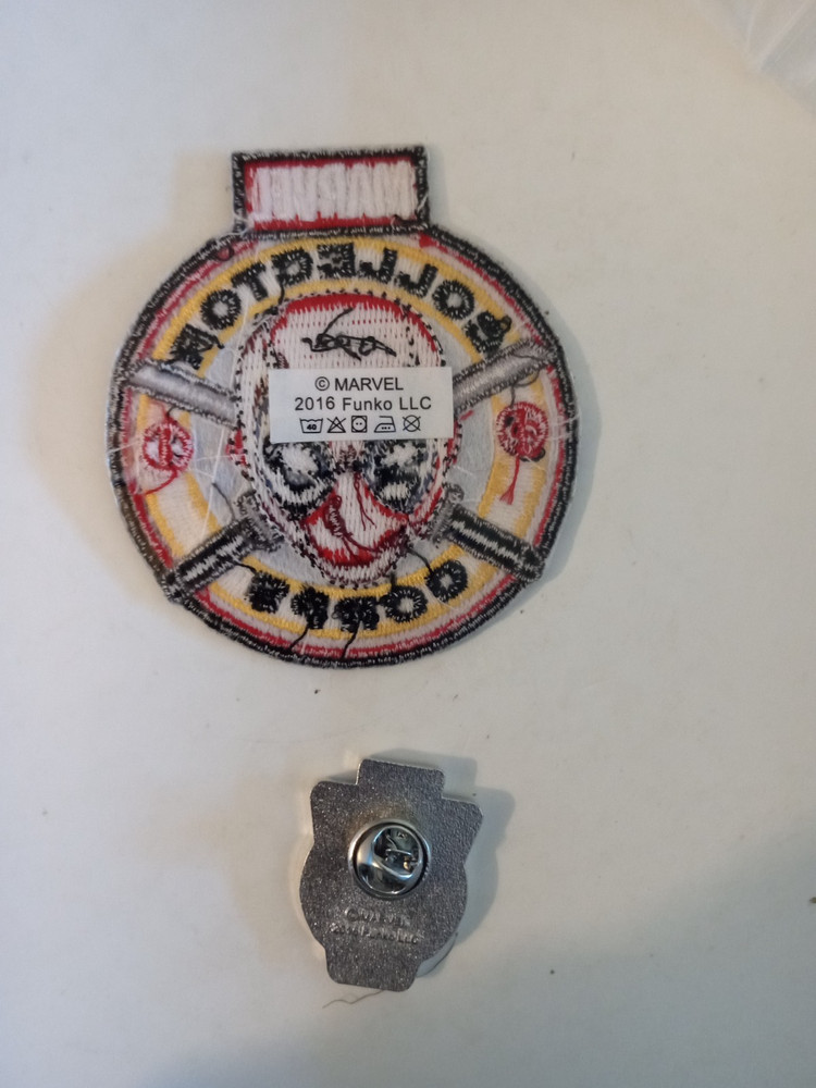 MARVEL COLLECTOR CORP DEADPOOL PATCH & PIN