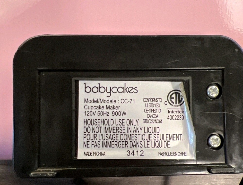 Babycakes Cupcake Maker Model CC-71 - Makes 6 Cupcakes WORKS