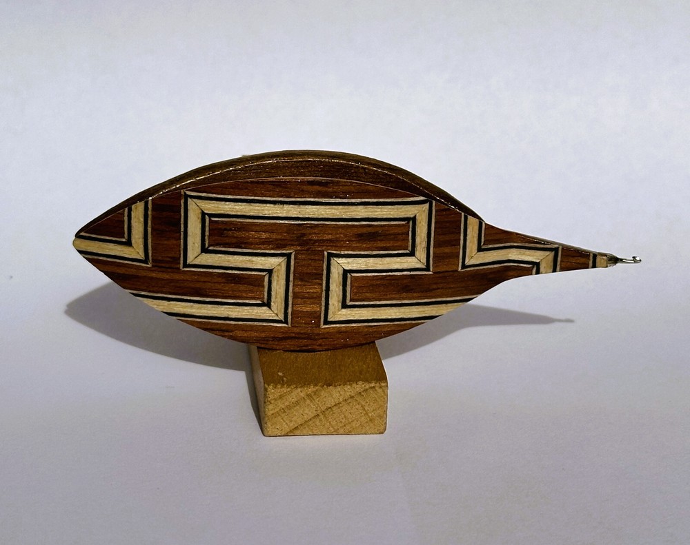Tatting shuttle with Greek pattern inlay 0.75 hook 3" long