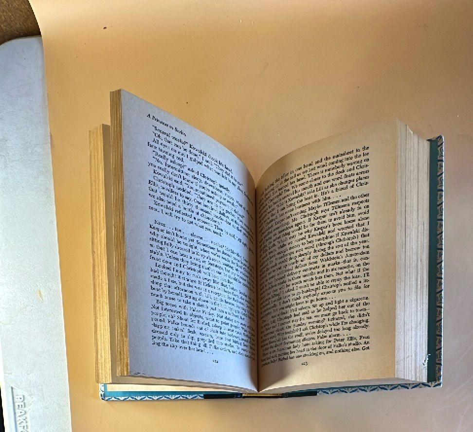 Readers Digest Condensed Books 1981 First Edition Blue Patterned Hardback Volume