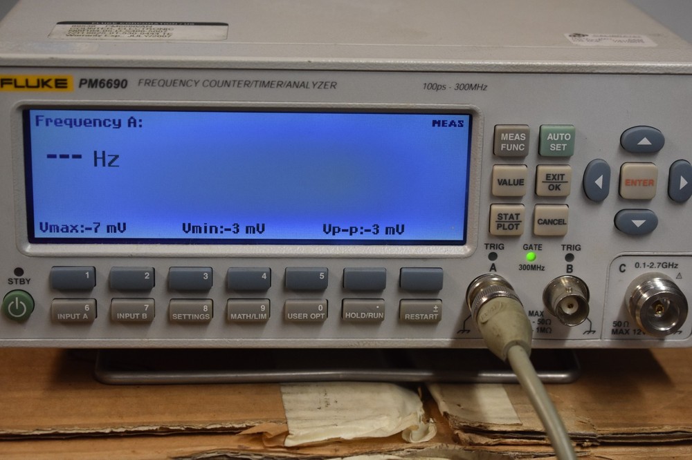 Fluke PM6690 2.7 GHz Frequency Counter