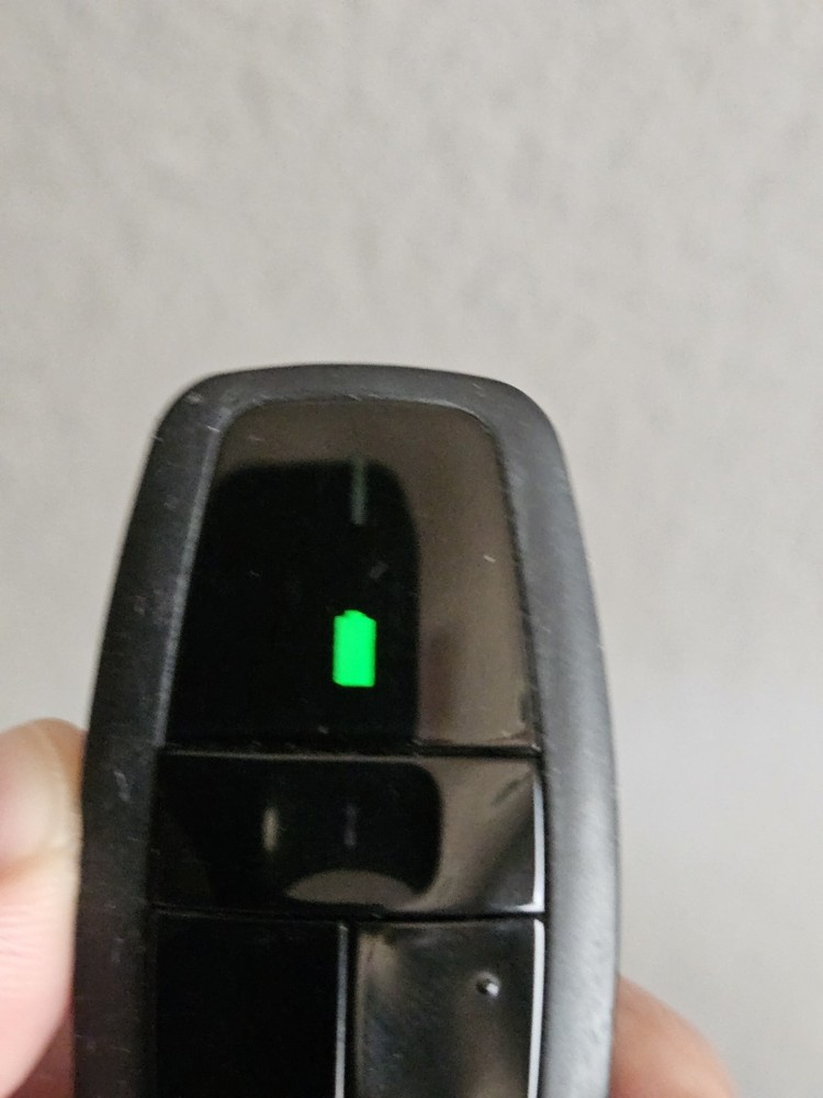 Logitech Wireless Presenter R400 with USB Receiver and Case – Tested & Working