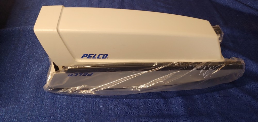 Pelco IXS0DNI2-EAT Security Camera & Enclosure
