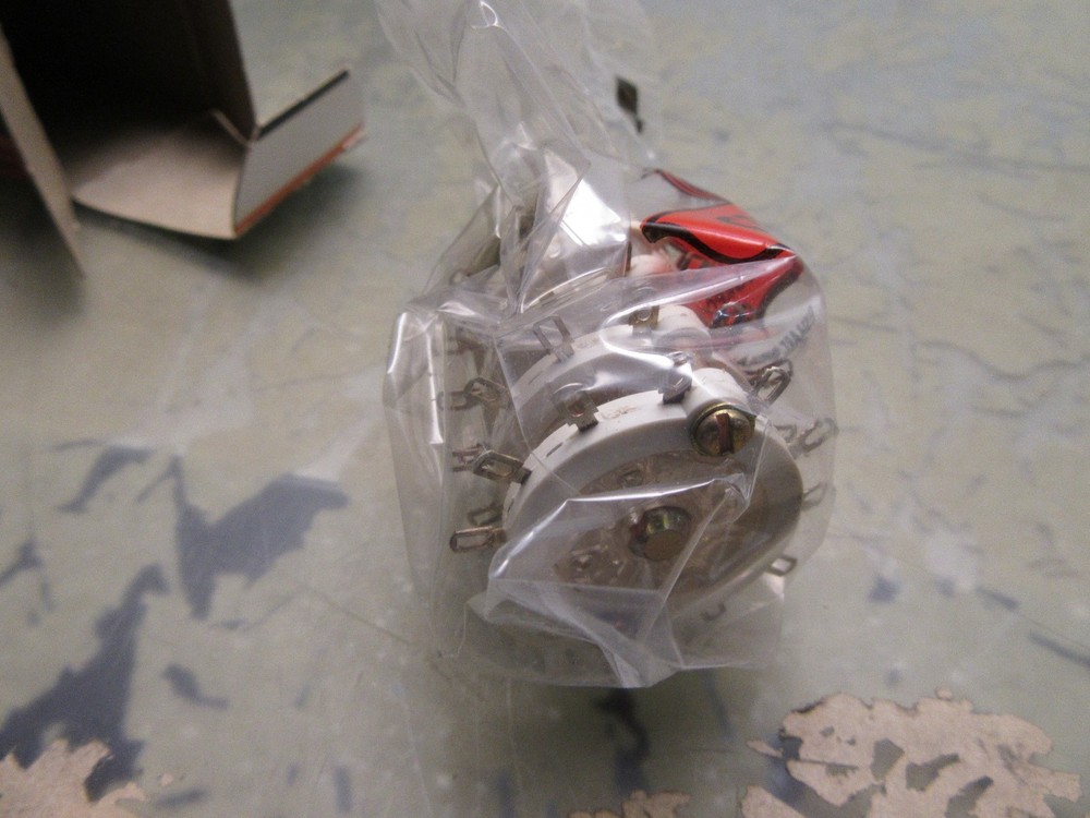 CTS electronic components T232 8 pole 5 position shorting rotary switch [4*E-27]