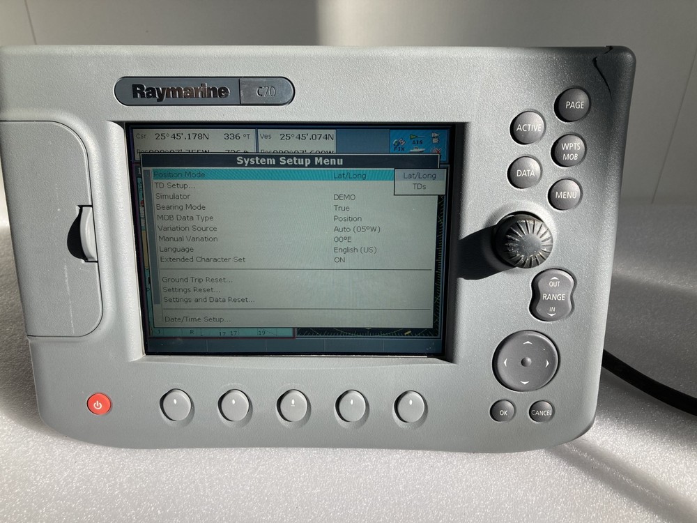 Raymarine C70 MFD Chartplotter GPS Radar E02018 w/ Cover, Bezel, Power – Tested