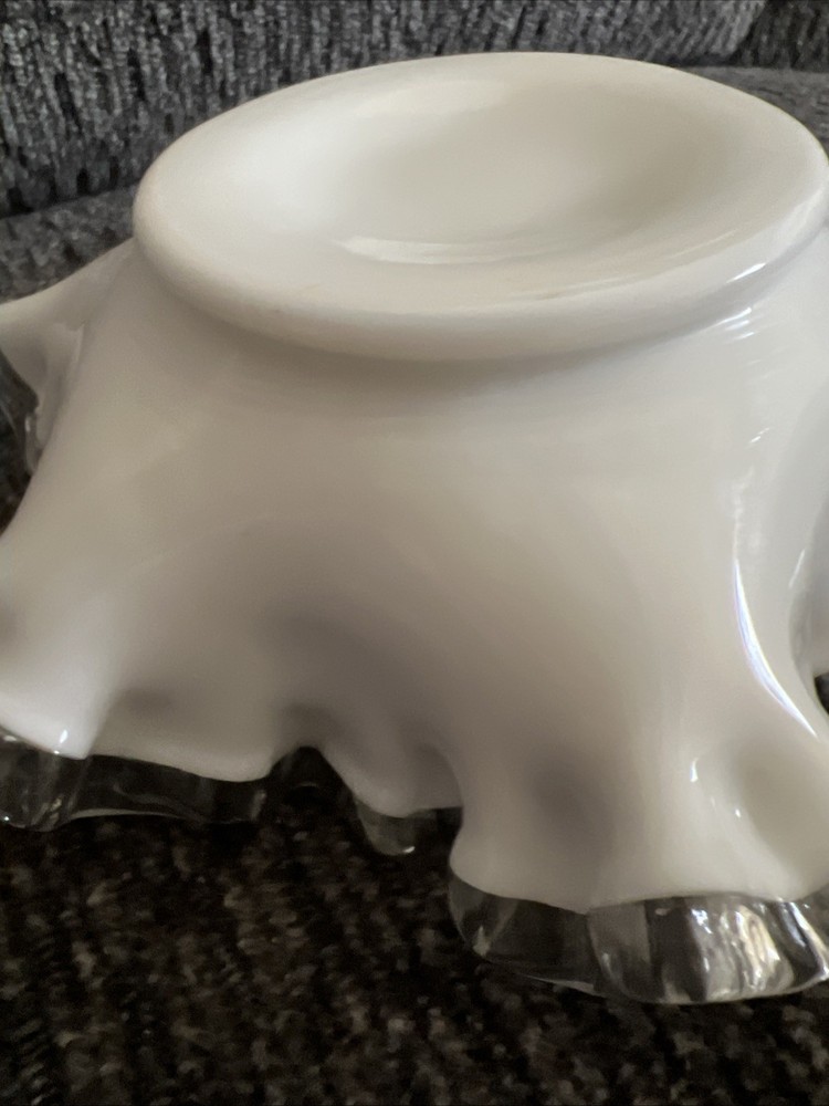 Fenton Handpainted Silvercrest Ruffle Bowl. 6"(E5)