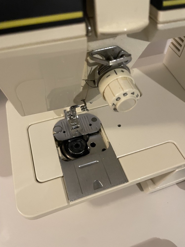 Vintage SINGER sewing Machine 6217