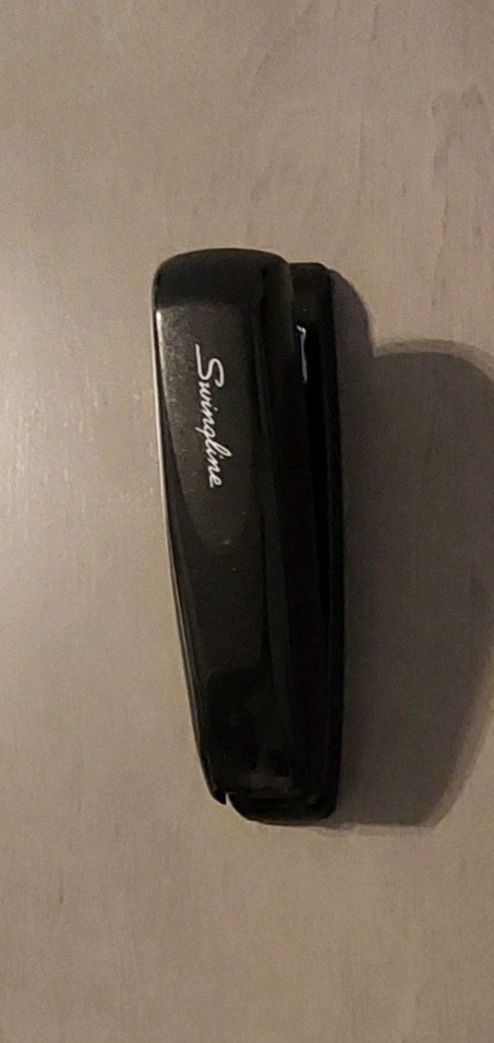 Nice Swingline Black Office Desktop Stapler Hardly Used