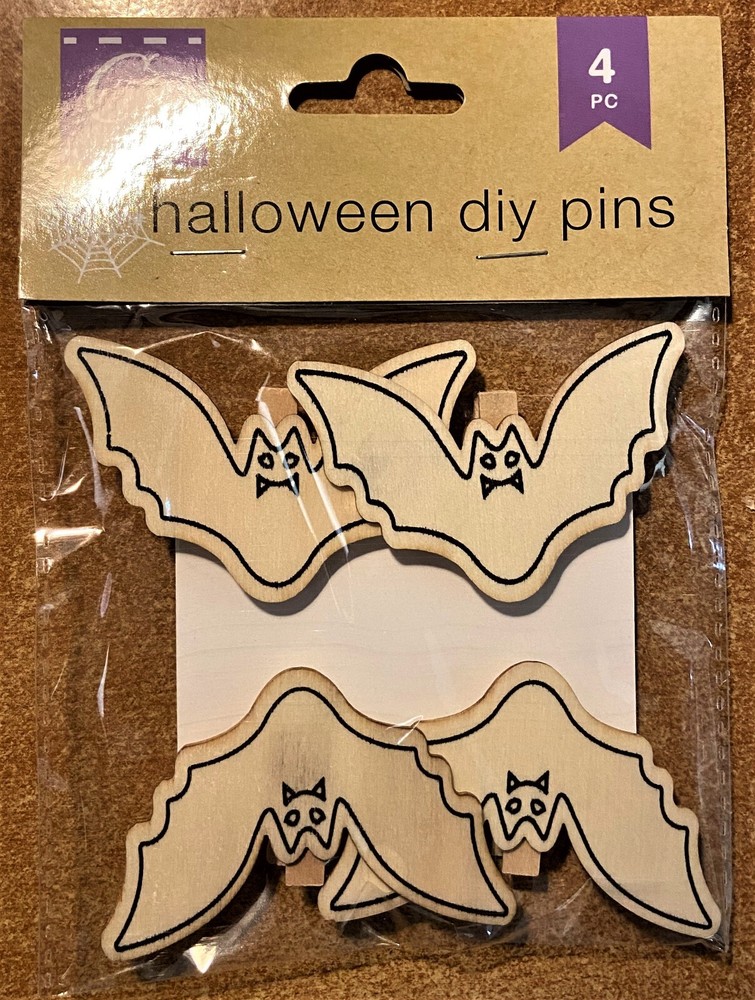 Crafter's Square - DIY Pins - Bat - Halloween - 4 Pcs