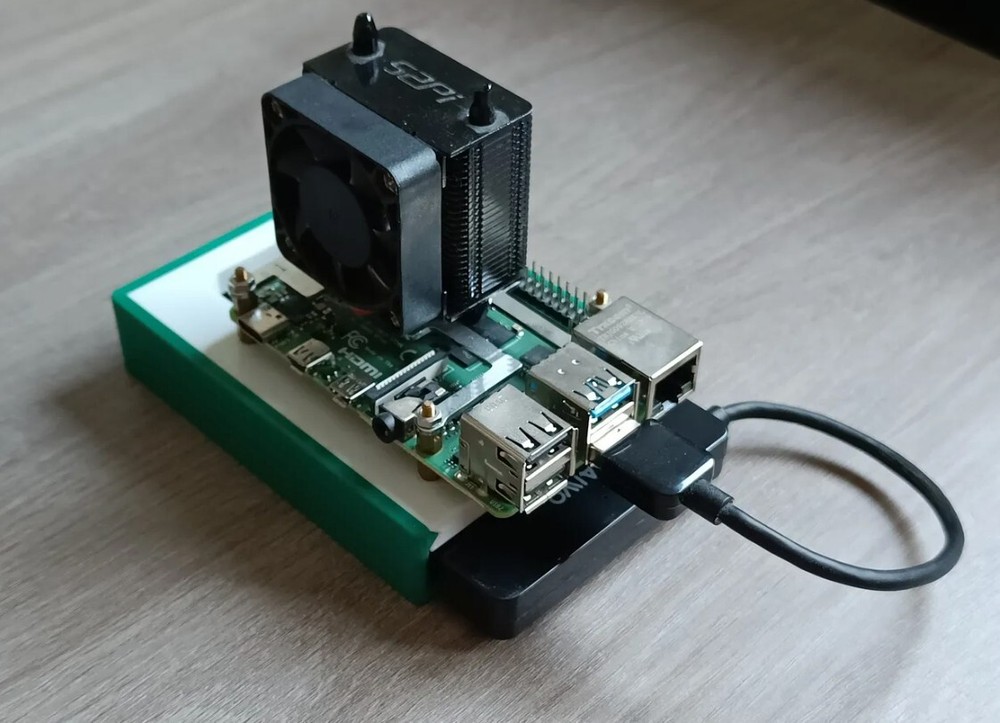 Raspberry Pi 4 Model B SSD Box (White and/or Black)