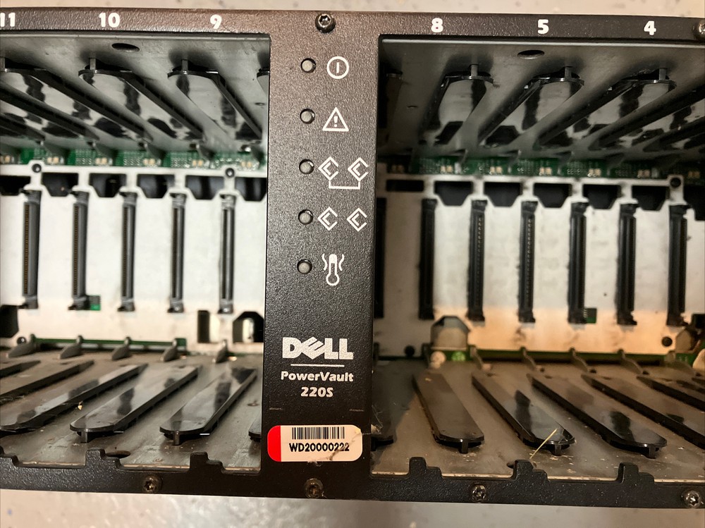 Dell PowerVault 220S AMP01 14-Bay Disk Array External Storage Enclosure -no HDDs