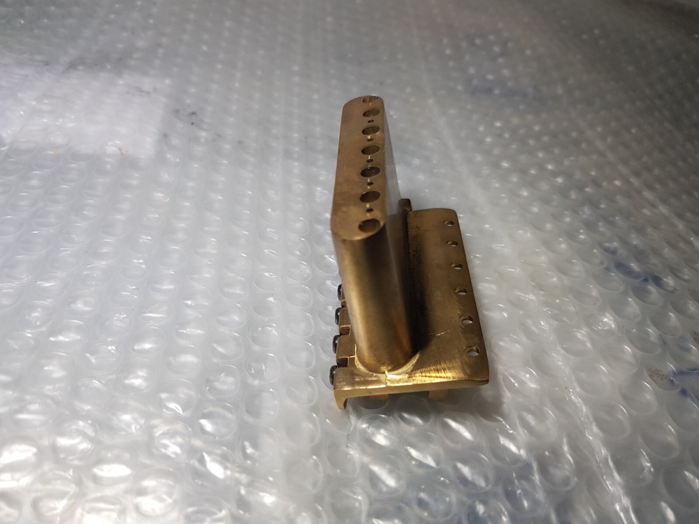 80's SOLID BRASS STR*T TREMOLO - TOP SUSTAIN
