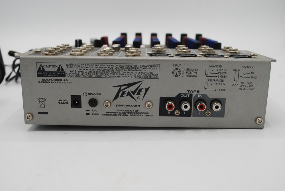 PEAVEY PV8 MIXER POWERS ON