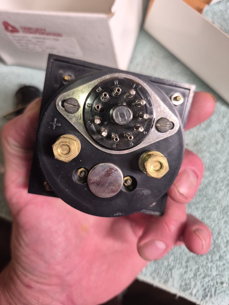 Beede Digital Voltmeter With Limits And Socket