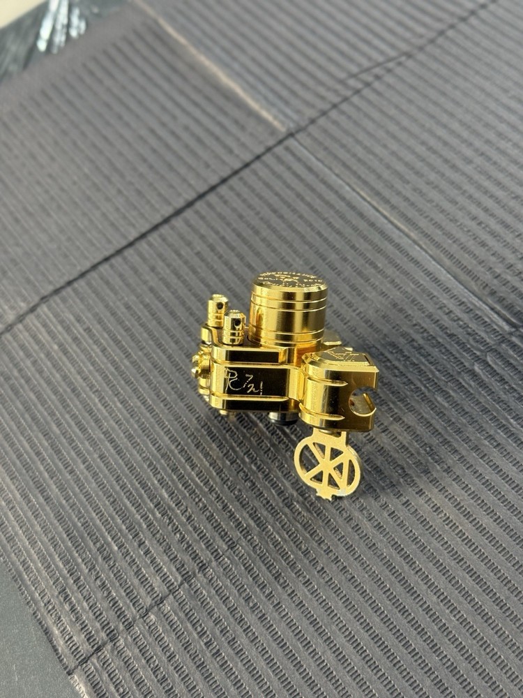 Dan Kubin V7 All Gold